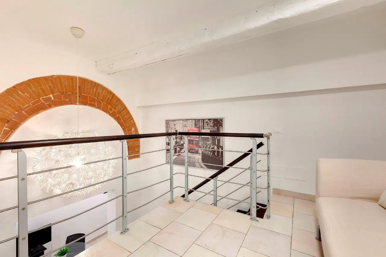 Servi 7A Florence Apartment